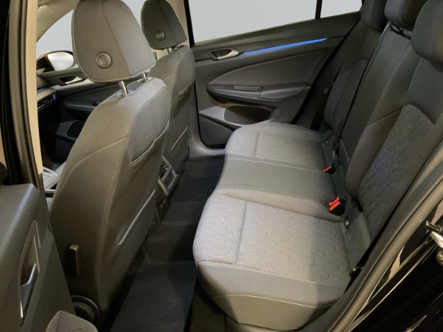 VW - Golf VIII Variant 1.5 TSI 32.500,- Euro Rückfahrkamera Ganzjahresreifen Sitzheizung_9