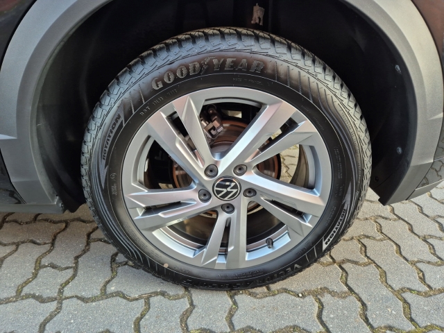 VW - T-Roc R-Line 1,5 TSi DSG AHK Massage Cam Navi_18