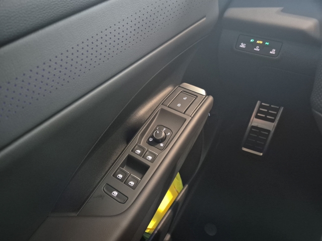 VW - T-Roc R-Line 1.5 eTSI DSG Black Style *neues Modell 2026*_19