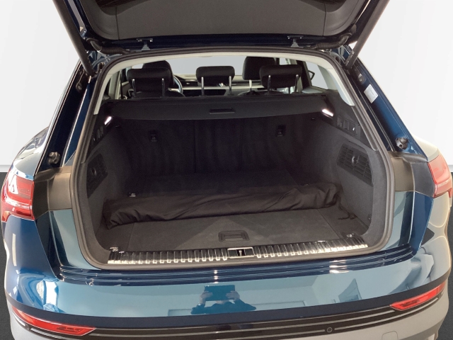 Audi - e-tron 55 quattro 300 kW 360 Kamera El. Heckklappe Navi SHZ_9
