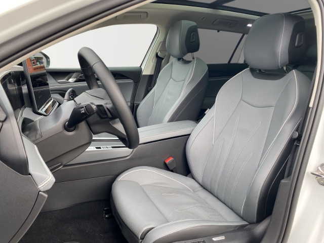 VW - Passat Variant Elegance 2.0TDI 110kW 7-Gang-DSG HUD AD StandHZG AHK-klappbar El. Panodach_3