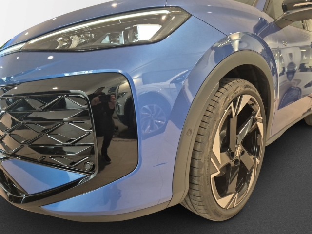 VW - T-Roc R-Line 1.5 eTSI DSG IQDrive&Light Black Style_4