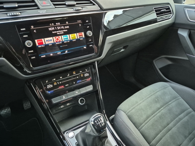 VW - Touran 1.5 TSI Highline 7-Sitzer Stdhzg LED ACC_15