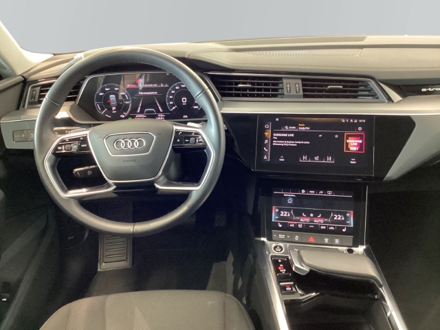 Audi - e-tron 55 quattro 300 kW 360 Kamera El. Heckklappe Navi SHZ_11