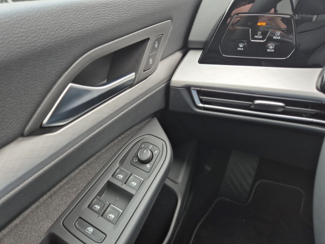 VW - Golf VIII 1.5 eTSI DSG Life HUD Allwetter Cam Navi SHZ_19