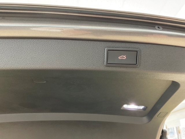 Skoda - Superb 2.0 TDI Combi Style AHK ACC Navi LaneAssist_16