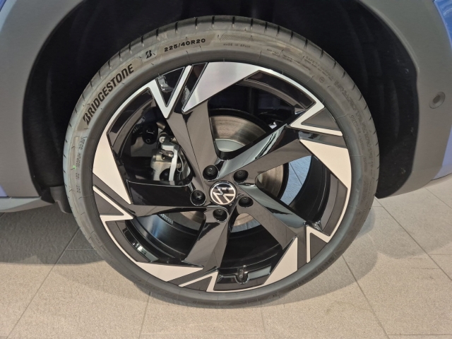 VW - T-Roc R-Line 1.5 eTSI DSG IQDrive&Light Black Style_16