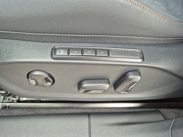 Cupra - Terramar 1.5 e-Hybrid VZ Sennheiser Matrix 360° ACC Kessy_17