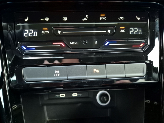 VW - Touran 1.5 TSI Highline 7-Sitzer Stdhzg LED ACC_22