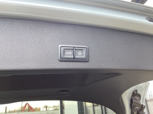 Audi - Q2 S line 30TDI S tronic Navi ACC AHK El. Heckklappe digitales Cockpit_16