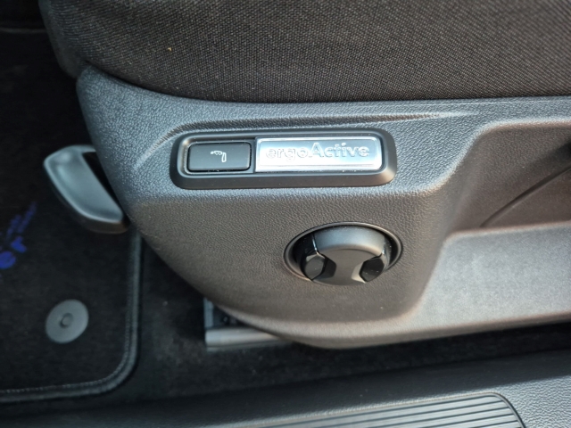 VW - T-Roc R-Line 1,5 TSi DSG AHK Massage Cam Navi_19