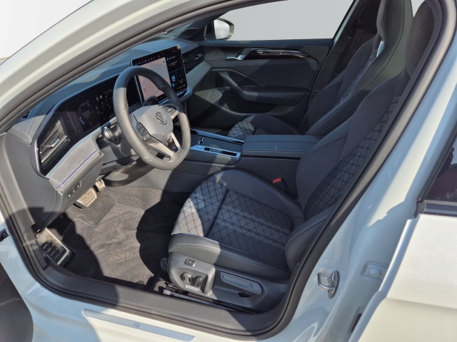 VW - Passat Variant R-Line Black Style 2.0 TDi DSG AHK IQDrive_3