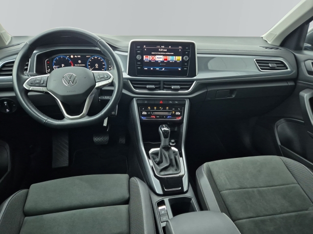 VW - T-Roc Style 1,5 TSI DSG AHK Stdhgz Massage Navi_13