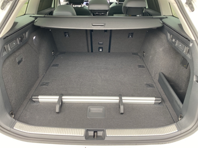 VW - Passat Variant Elegance 2.0TDI 110kW 7-Gang-DSG HUD AD StandHZG AHK-klappbar El. Panodach_9